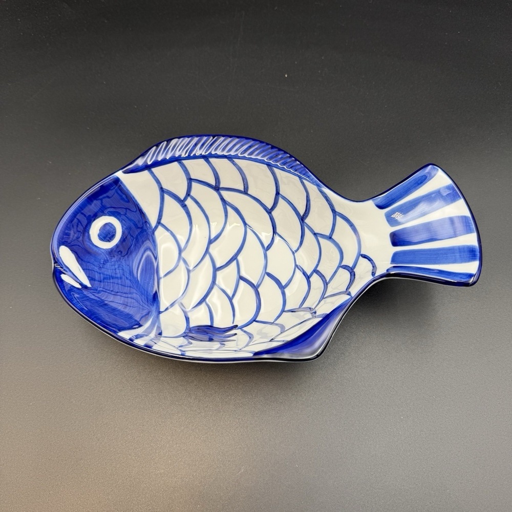 DANSK Arabesque Fish Shaped Serving Soup Chowder Blue White Bowl 9.5"‎